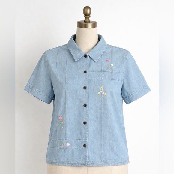 Koret City Blues Tops - Vintage Koret City Blues embroidered denim button-down shirt Cottagecore